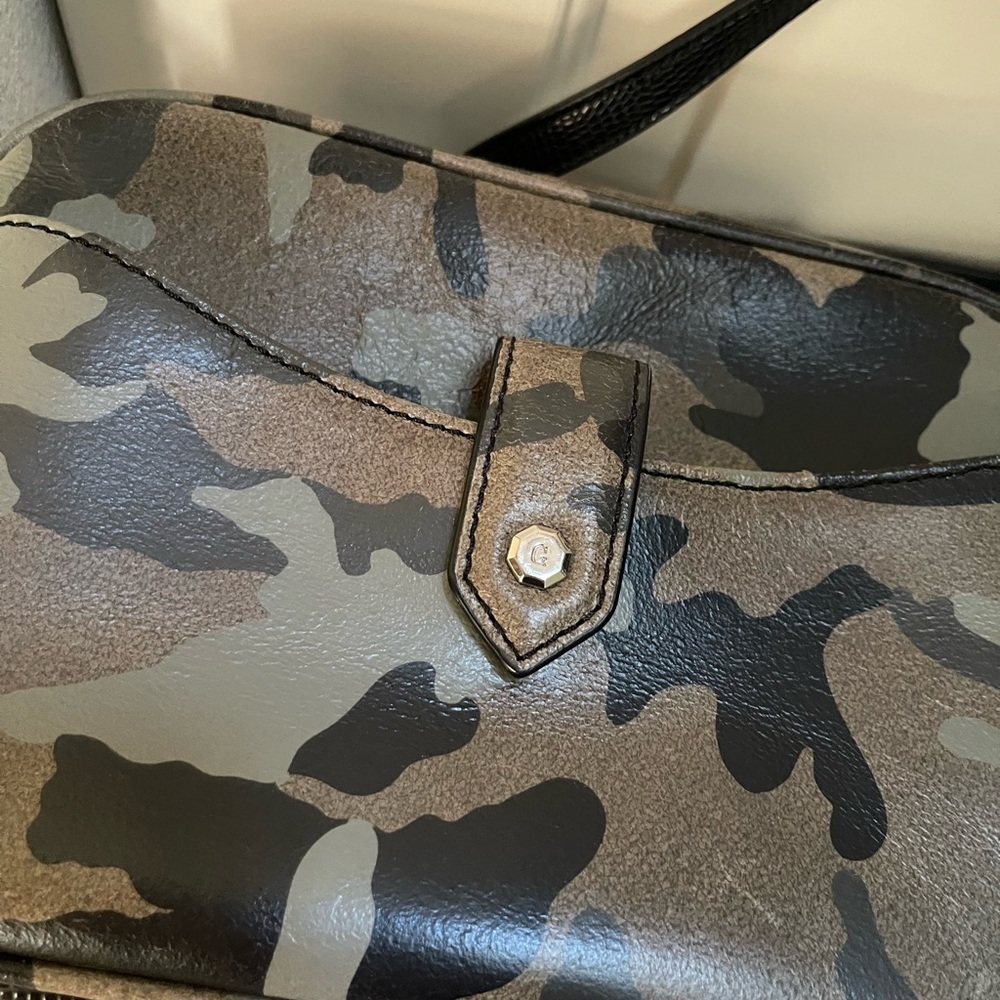 G.I.L.I camo crossbody bag - Picture 3 of 13